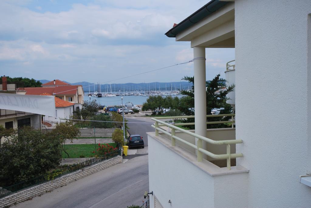 Nautica Apartments Betina  Dış mekan fotoğraf