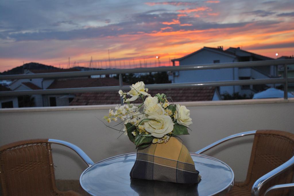 Nautica Apartments Betina  Dış mekan fotoğraf