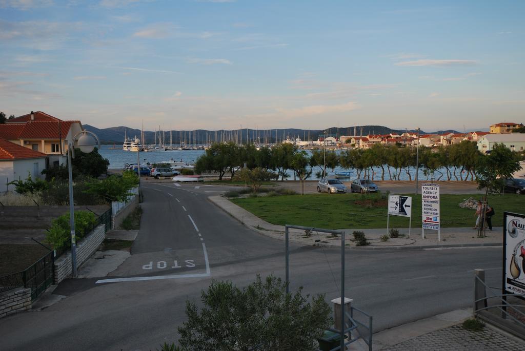 Nautica Apartments Betina  Dış mekan fotoğraf