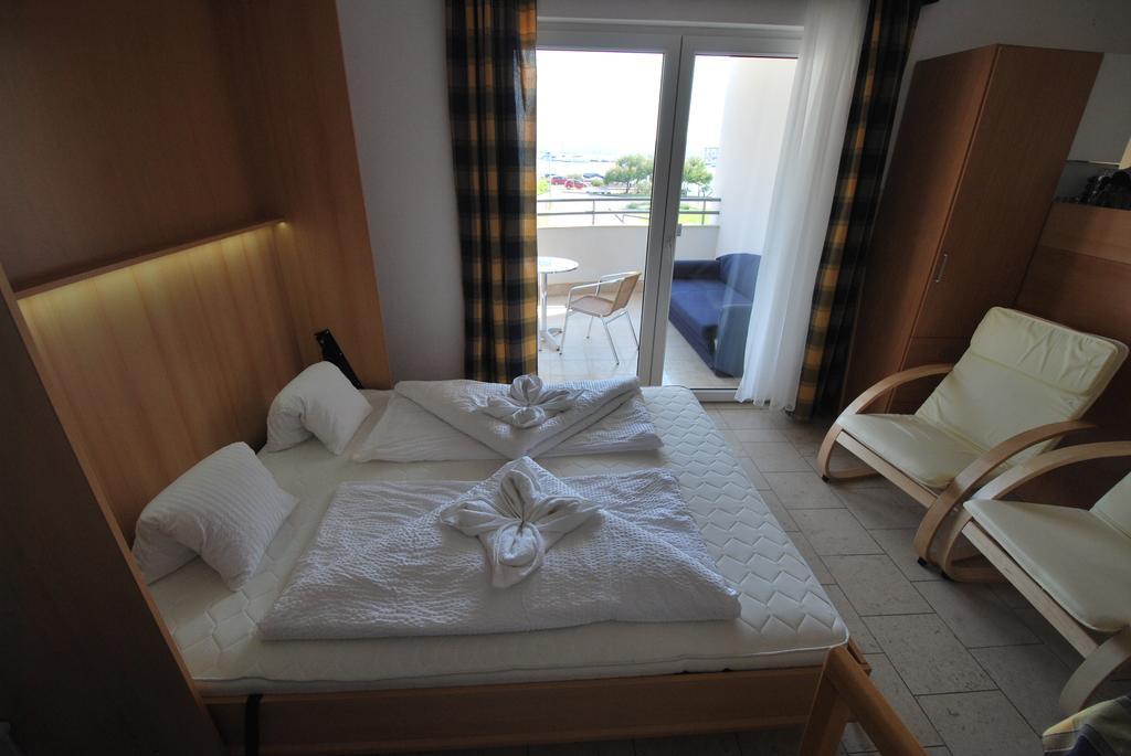 Nautica Apartments Betina  Dış mekan fotoğraf