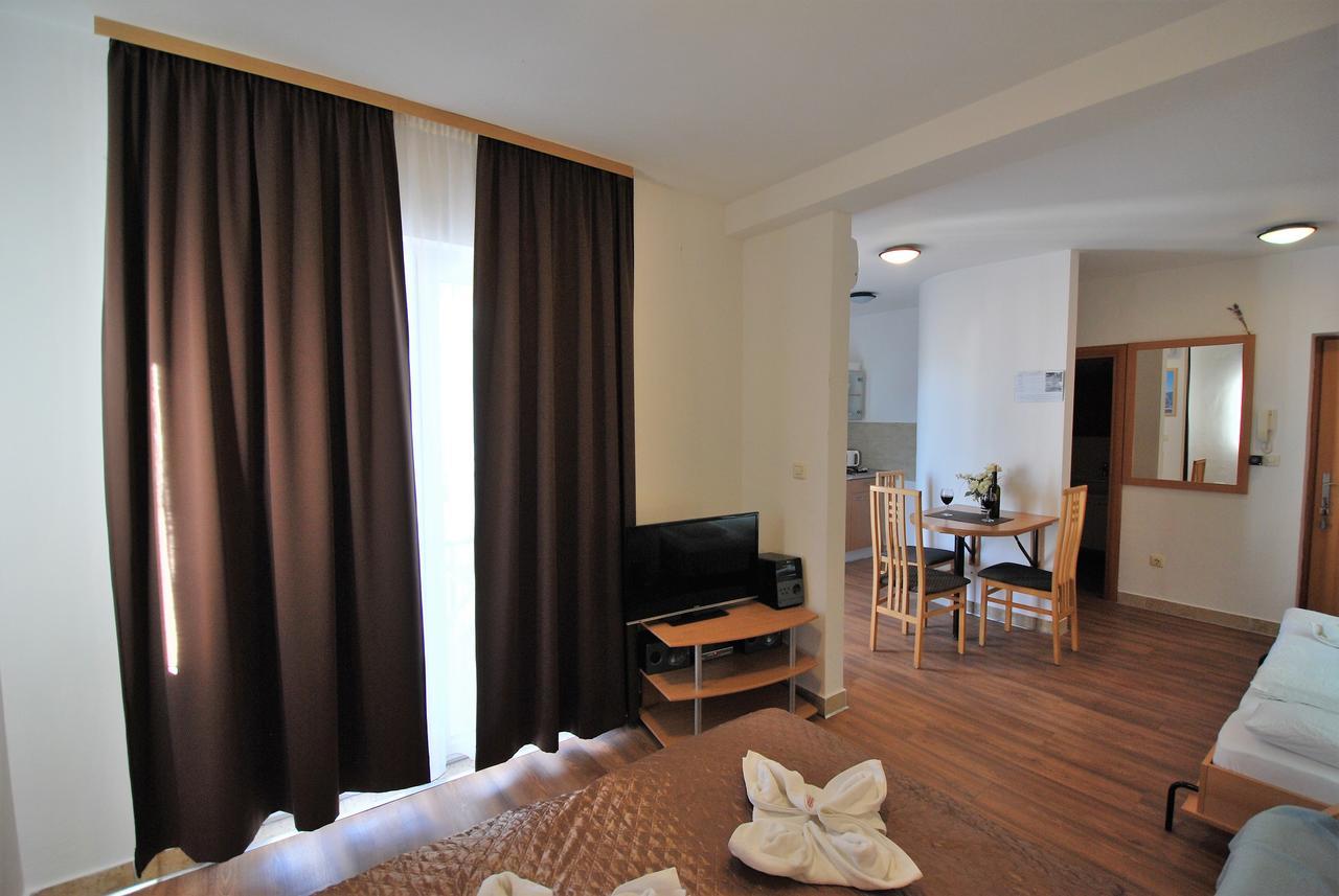 Nautica Apartments Betina  Dış mekan fotoğraf