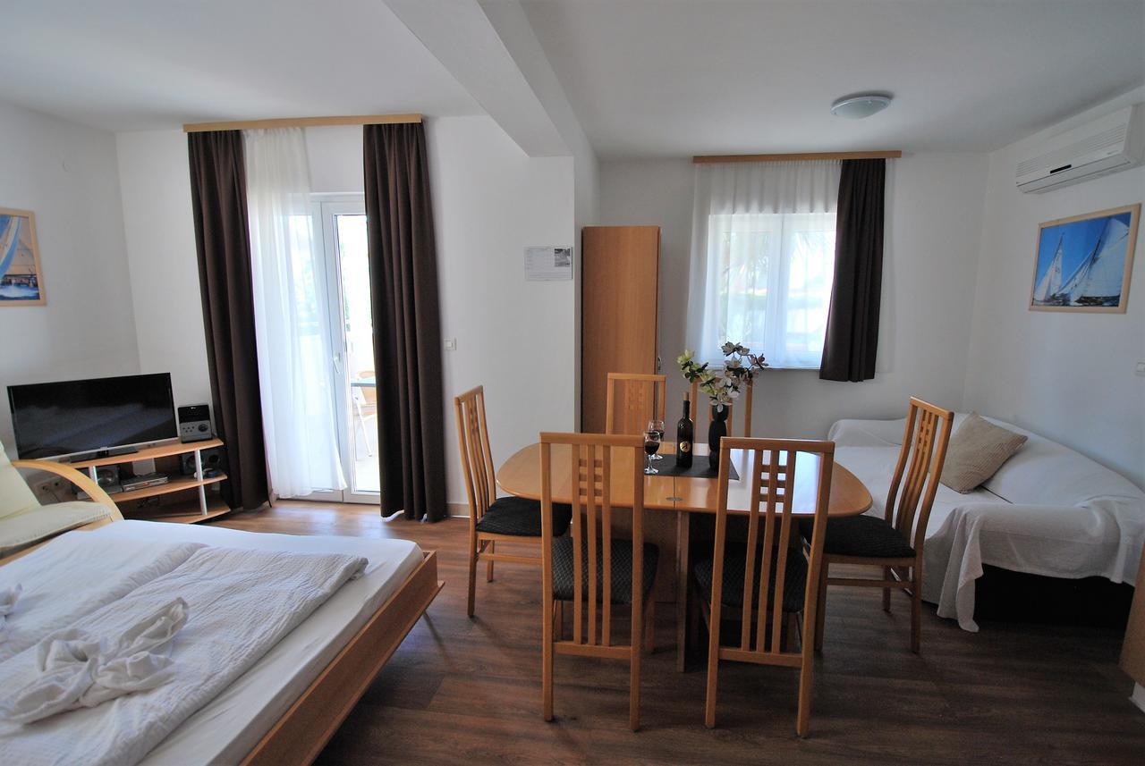 Nautica Apartments Betina  Dış mekan fotoğraf