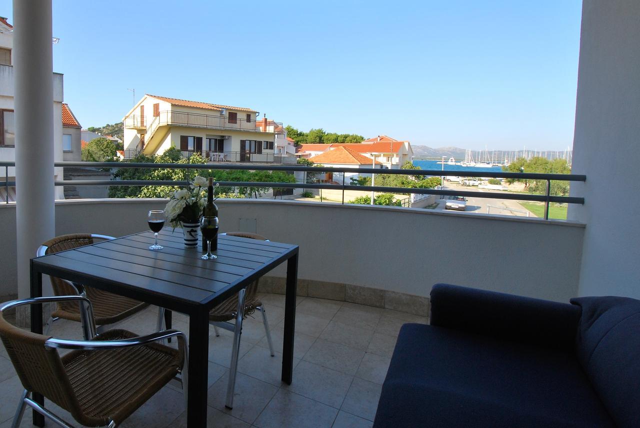 Nautica Apartments Betina  Dış mekan fotoğraf