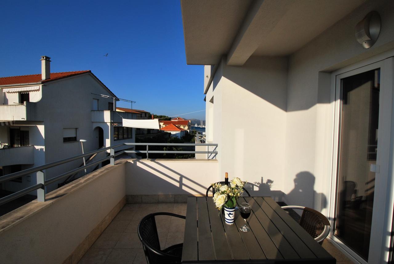 Nautica Apartments Betina  Dış mekan fotoğraf