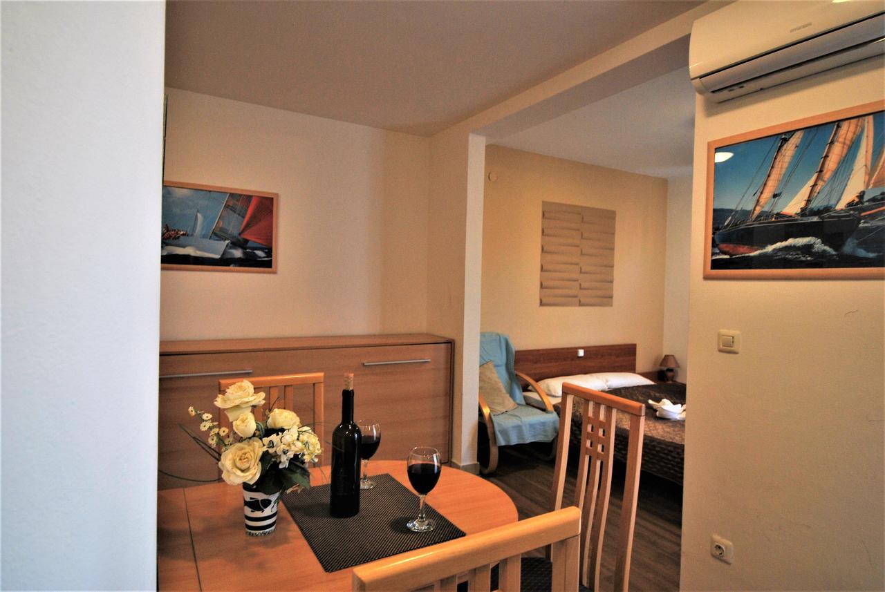 Nautica Apartments Betina  Dış mekan fotoğraf