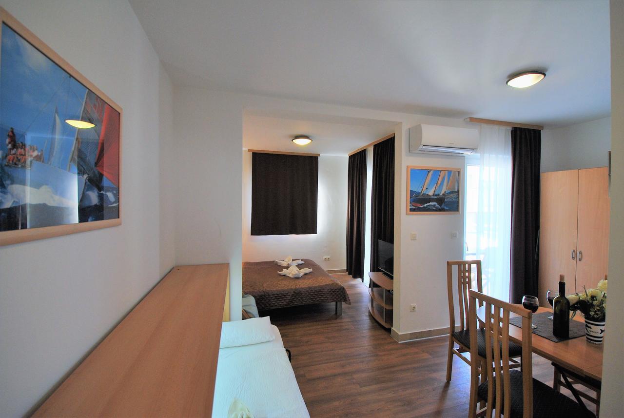 Nautica Apartments Betina  Dış mekan fotoğraf
