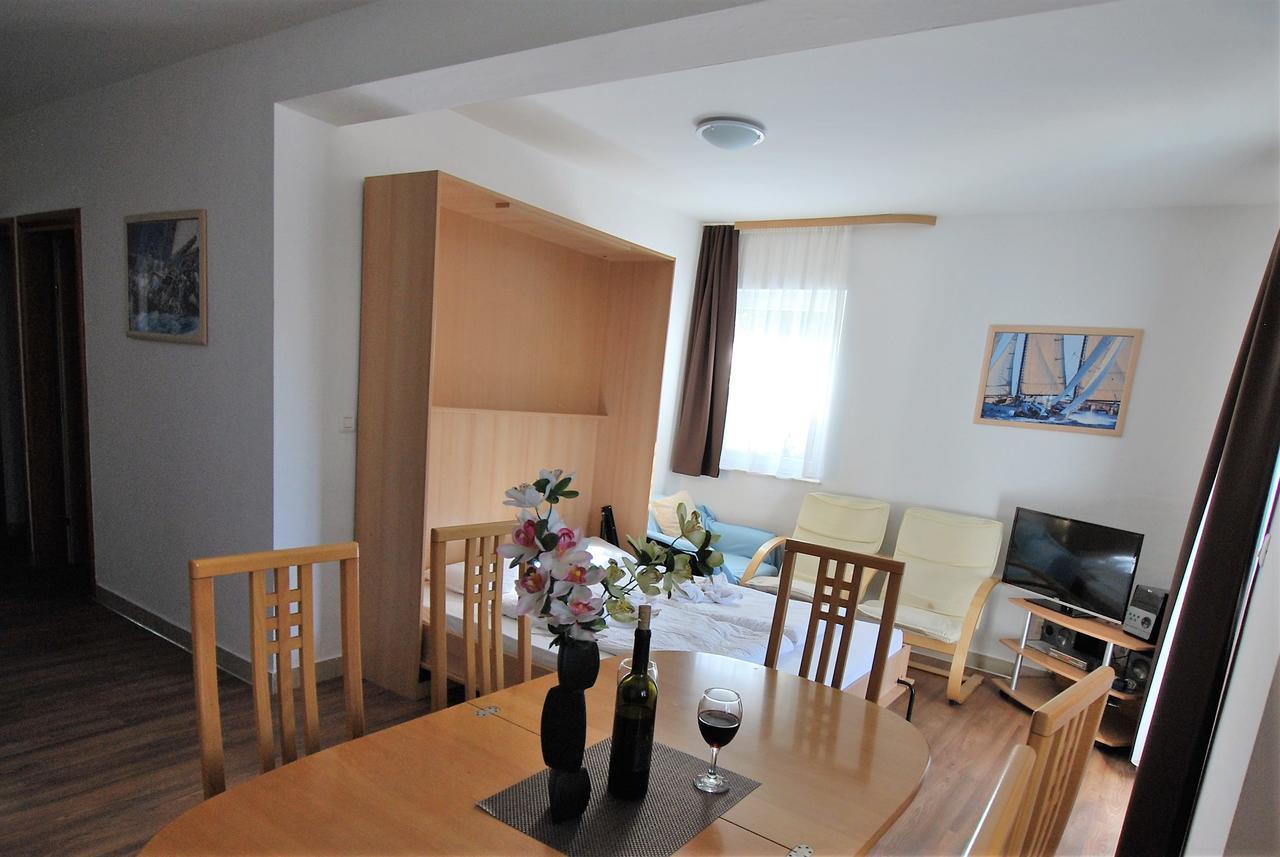Nautica Apartments Betina  Dış mekan fotoğraf