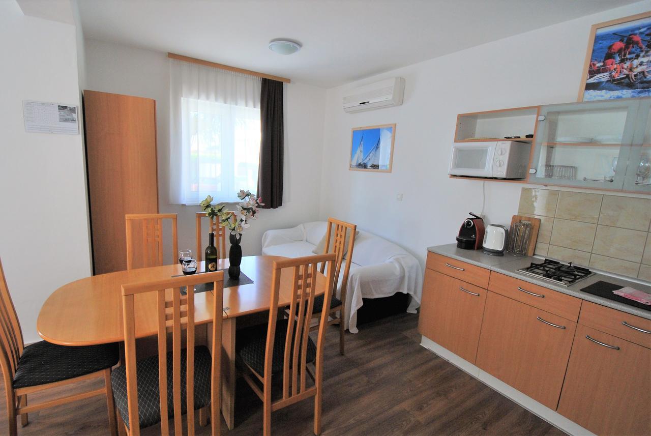 Nautica Apartments Betina  Dış mekan fotoğraf