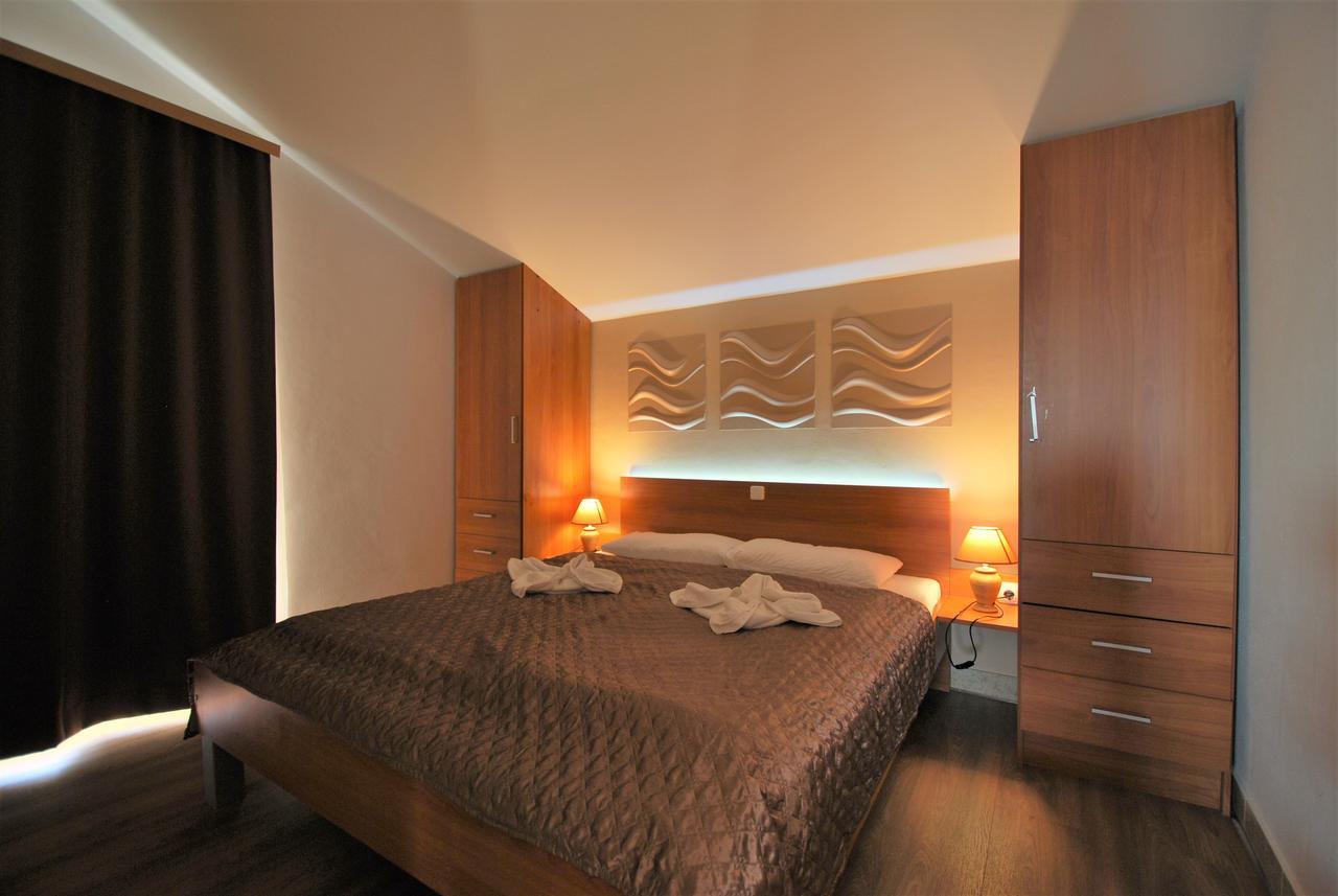 Nautica Apartments Betina  Dış mekan fotoğraf
