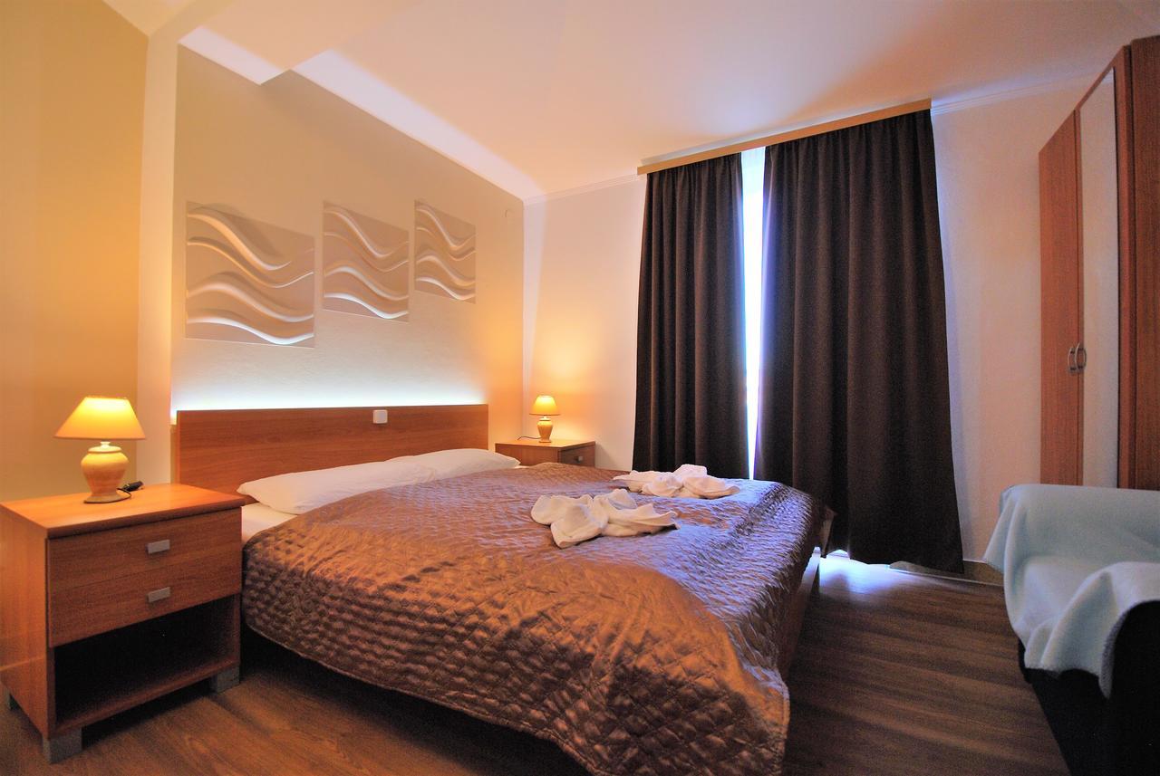Nautica Apartments Betina  Dış mekan fotoğraf