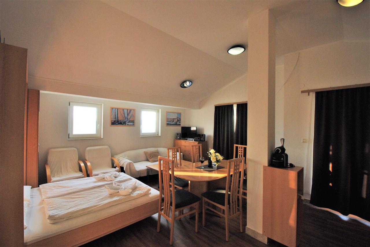 Nautica Apartments Betina  Dış mekan fotoğraf