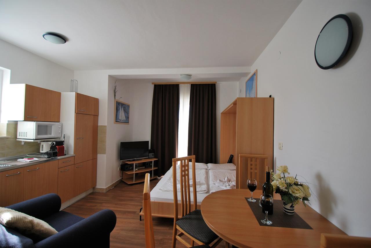 Nautica Apartments Betina  Dış mekan fotoğraf