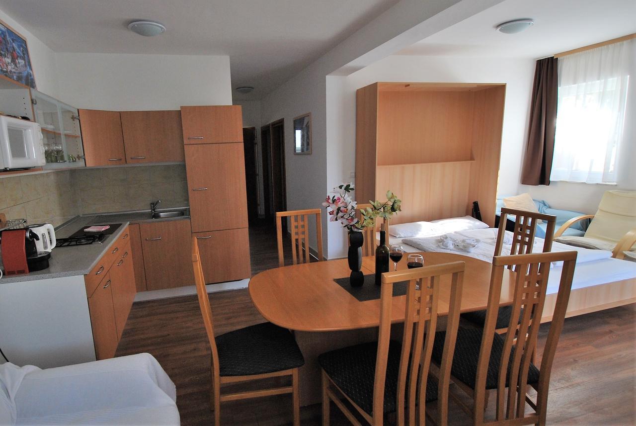 Nautica Apartments Betina  Dış mekan fotoğraf