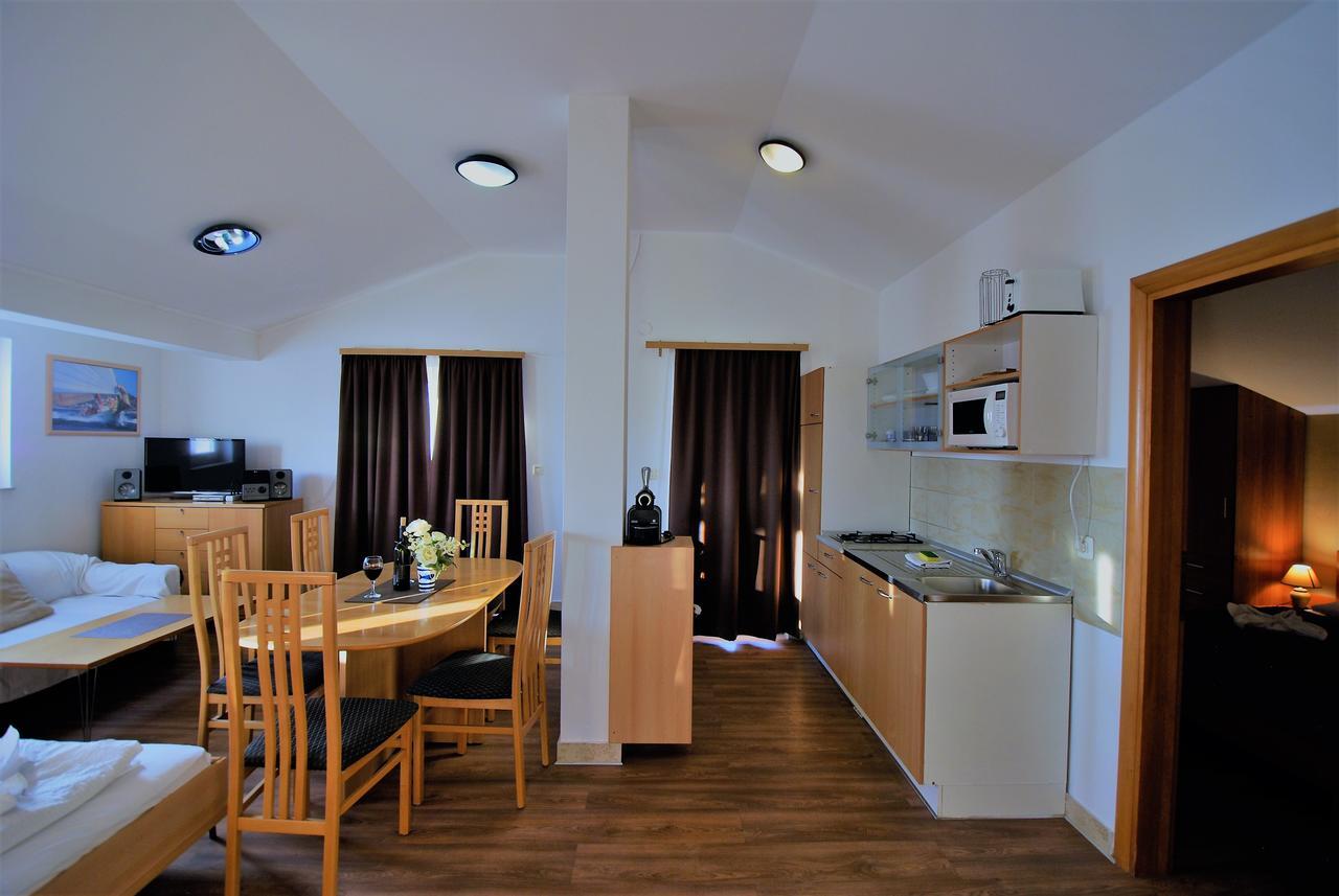 Nautica Apartments Betina  Dış mekan fotoğraf