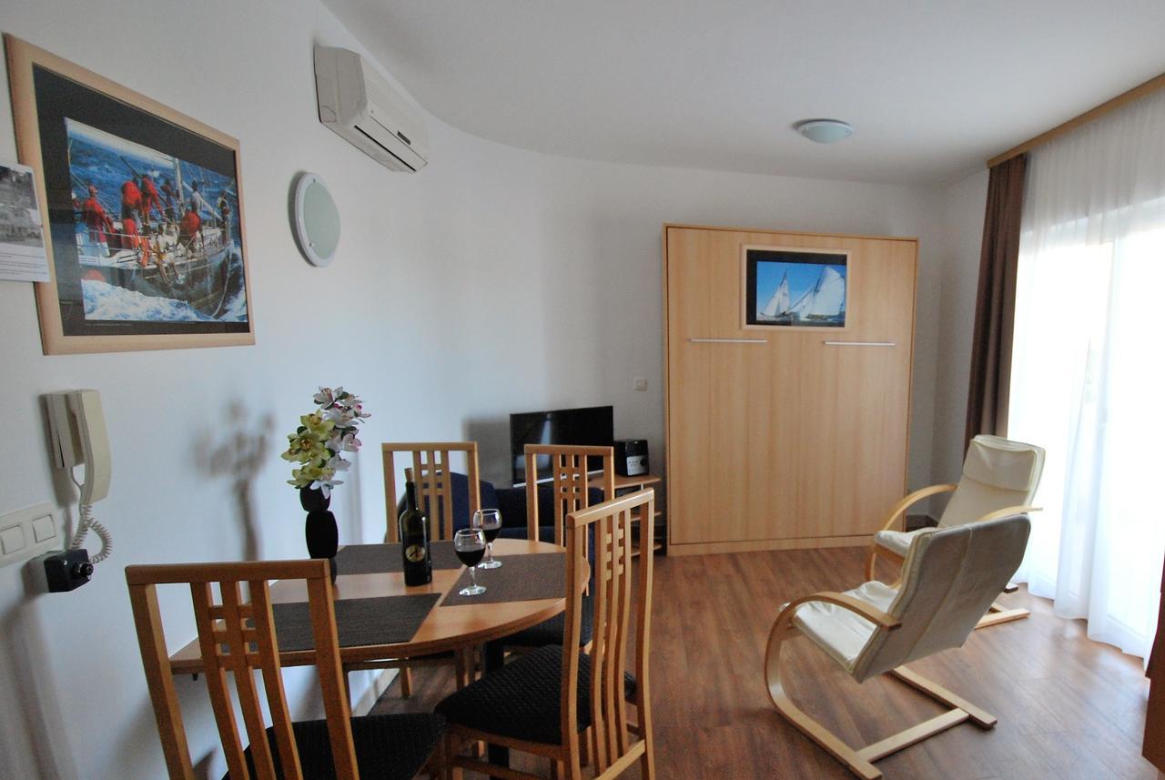 Nautica Apartments Betina  Dış mekan fotoğraf
