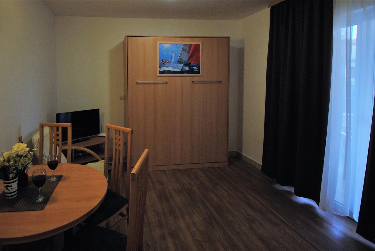 Nautica Apartments Betina  Dış mekan fotoğraf