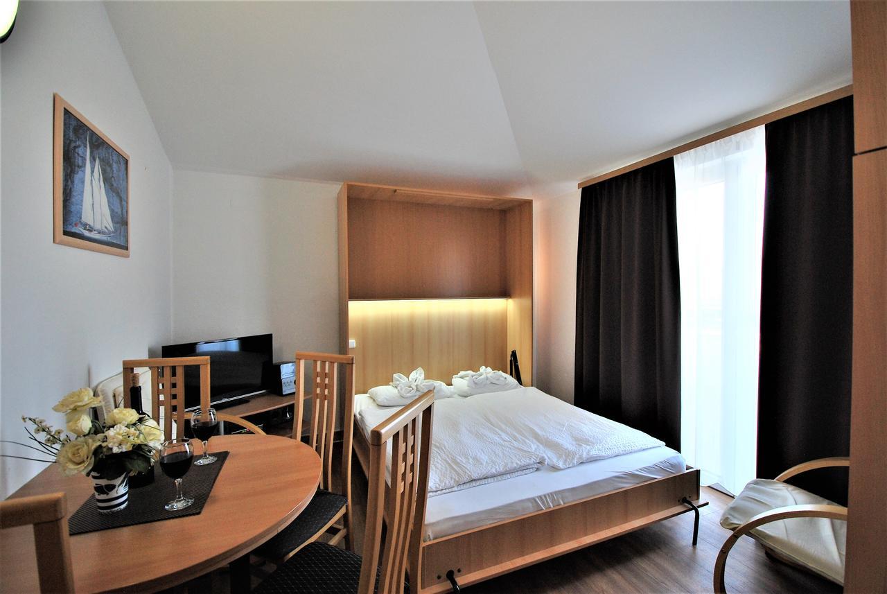 Nautica Apartments Betina  Dış mekan fotoğraf