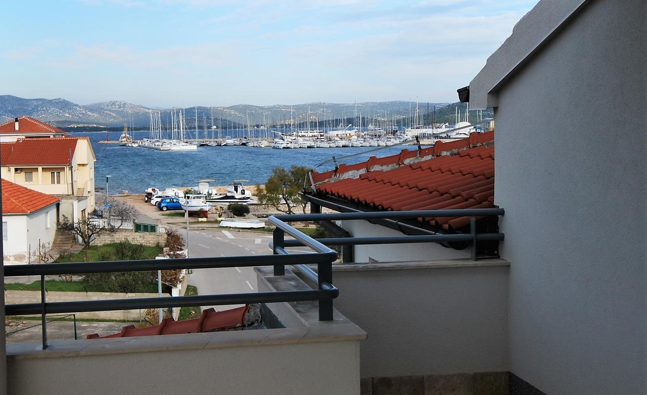 Nautica Apartments Betina  Dış mekan fotoğraf